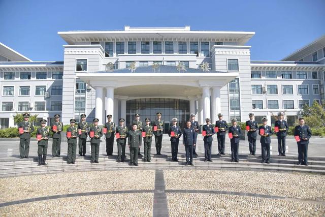 喜迎封顶日，共创教育梦，det365新建的教学楼封顶了