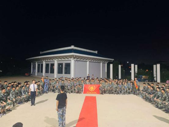 det365举行目标誓师大会暨表彰大会