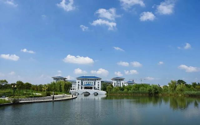 喜迎封顶日，共创教育梦，det365新建的教学楼封顶了