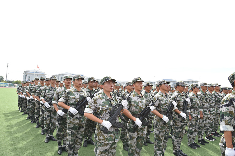 军人风采-det365手机版