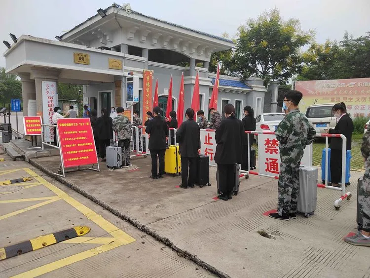 det365举办2021年秋季开学疫情防控应急处置工作实战演练