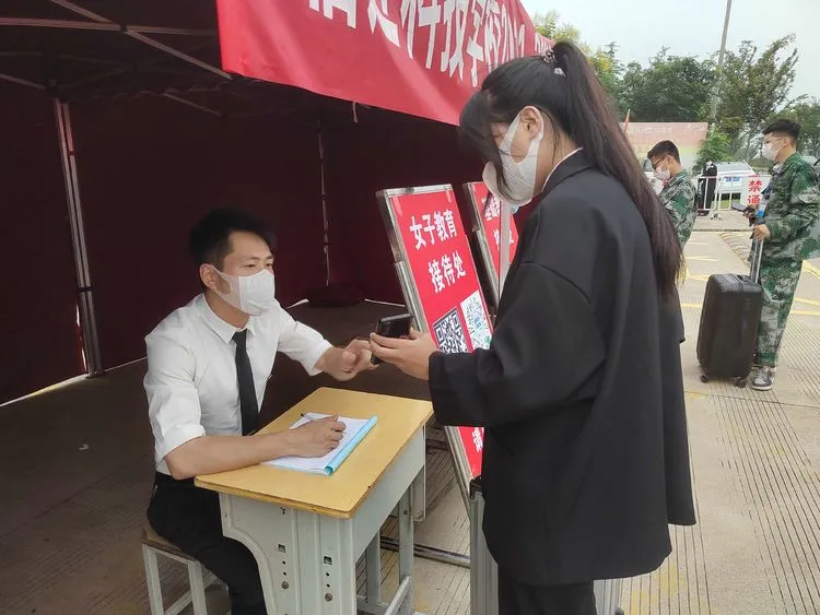 det365举办2021年秋季开学疫情防控应急处置工作实战演练